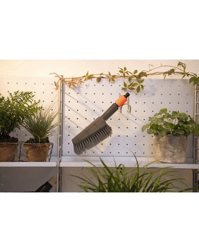 GARDENA Cleansystem Perie manuala M moale, conectare la apa, pentru suprafete mici