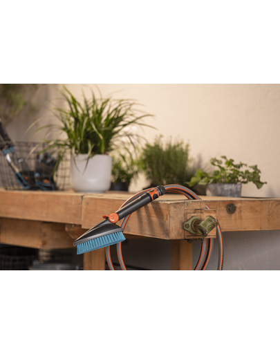 GARDENA Perie manuala M dura, conectare la apa, pentru suprafete mici