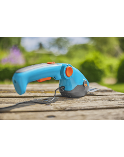 GARDENA Foarfeca cu acumulator pentru iarba si arbusti ComfortCut Li