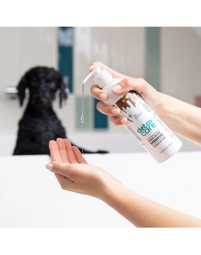 Șampon câini și pisici cu blană neagră sau închisă VET EXPERT Detox Care Deep Dark 250 ml
